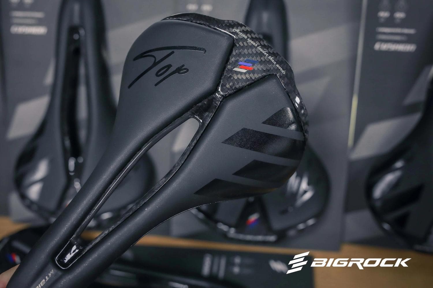 BIGROCK Top Carbon Saddle